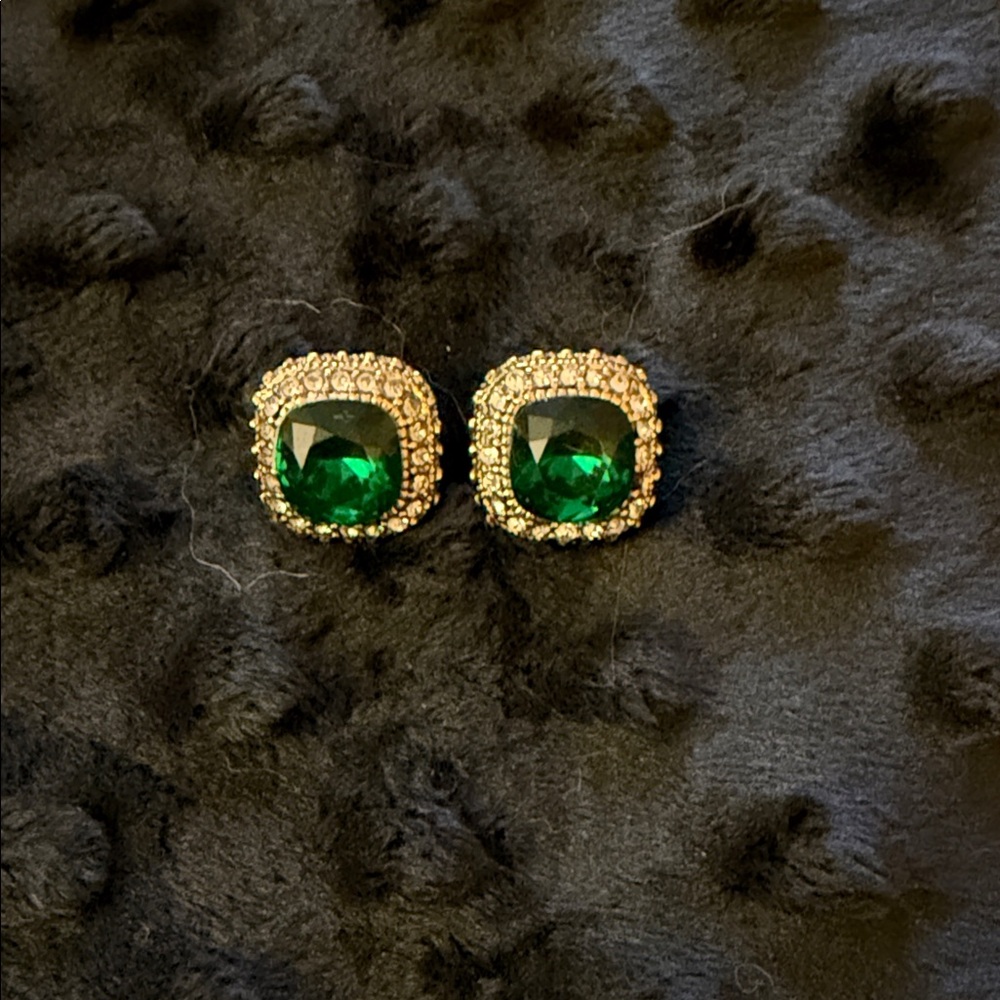 Elegant Green and Gold Stud Earrings - Picture 1 of 2